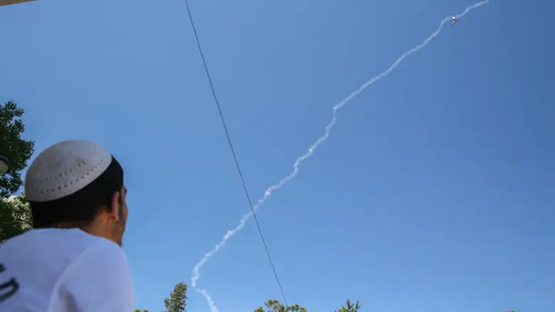 Запуск противоракеты "Кла Давид" в небо над Израилем