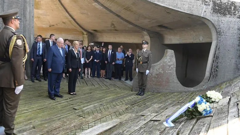 ריבלין ונשיאת קרואטיה במחנה ההשמדה יאסנובץ