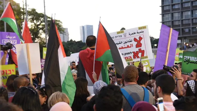 Демонстрация на площади Рабина