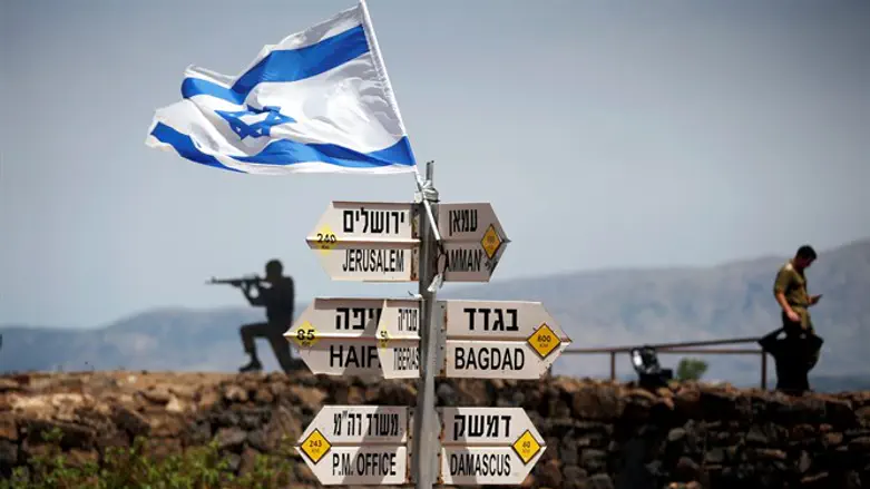 Israeli soldiers guard Syrian border