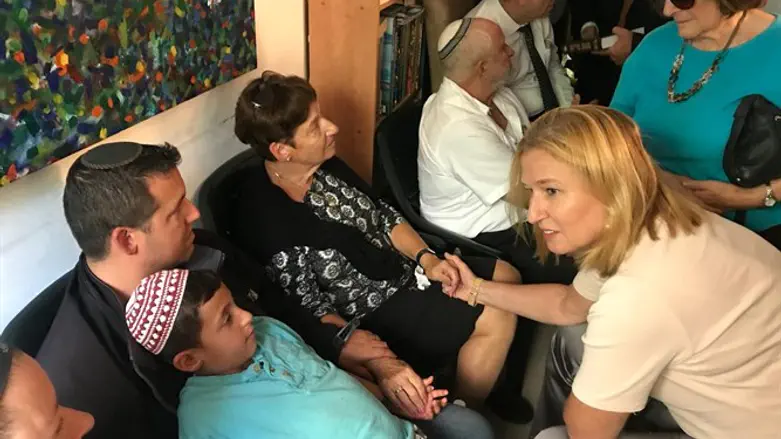 Livni visits Fuld family