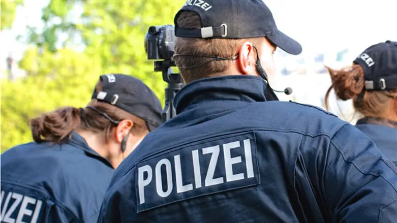 Полиция в Германии (иллюстрация)