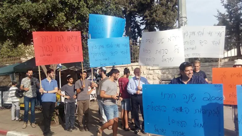 Demonstration in front of Netanyahu's house