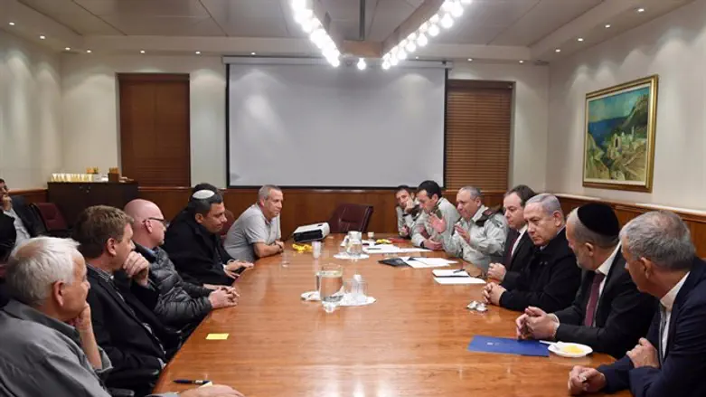 Netanyahu meets heads of local councils from the south