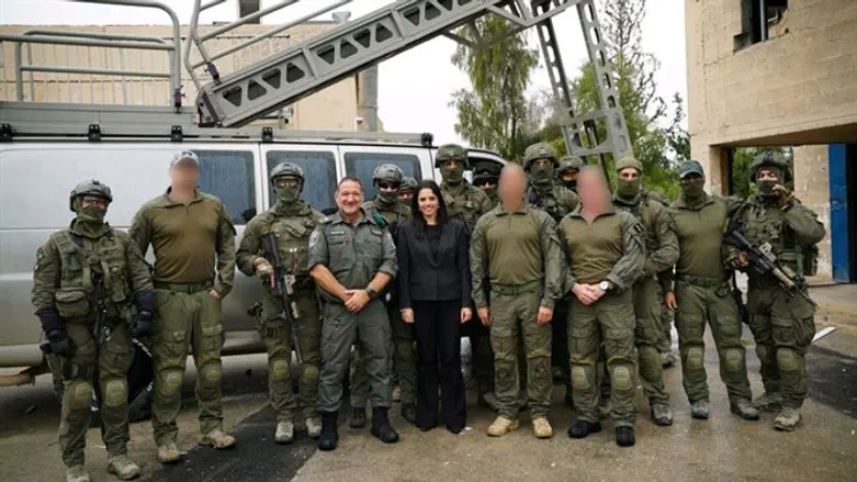 Shaked meets with Yamam operatives