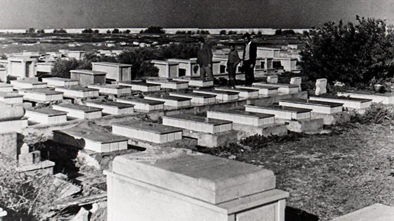 חלקת קברי הרוגי הפרעות של 1945, בבית הקברות היהודי בטריפולי