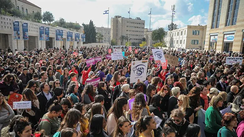 הפגנת נשים בכיכר ספרא בירושלים