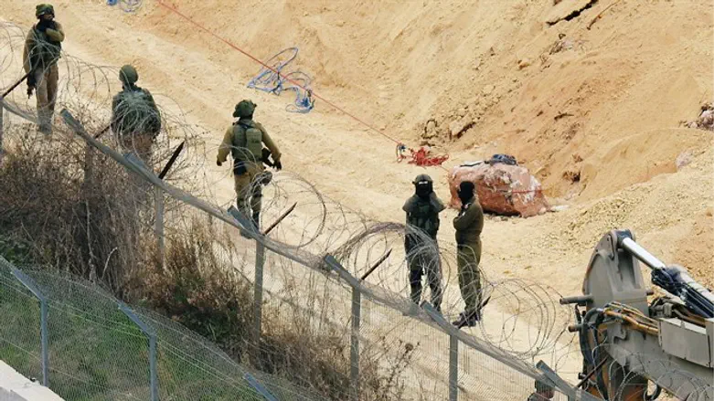 כוחות צה"ל בגבול לבנון במסגרת מבצע "מגן צפוני"