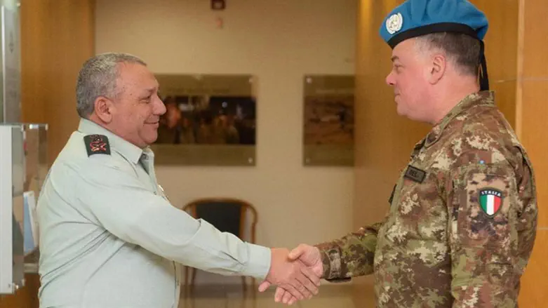 IDF Chief of Staff Eisenkot (left) meets with Head of Mission of UNIFIL