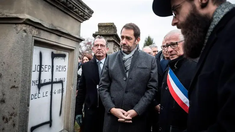 French officials with Rabbi Weil at cemetery