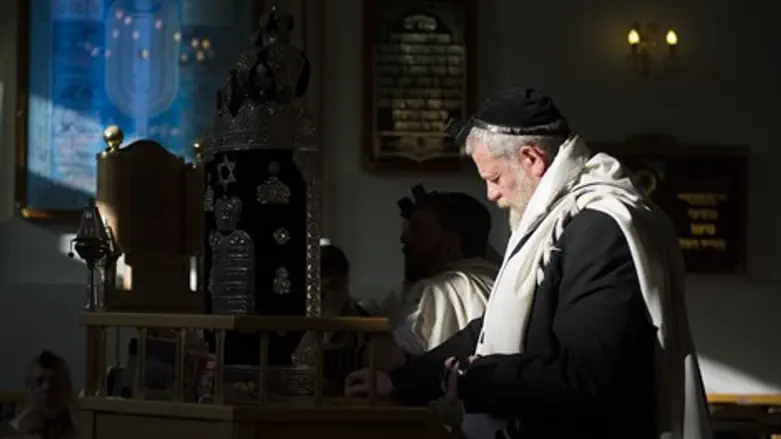 Jews pray in Belgium