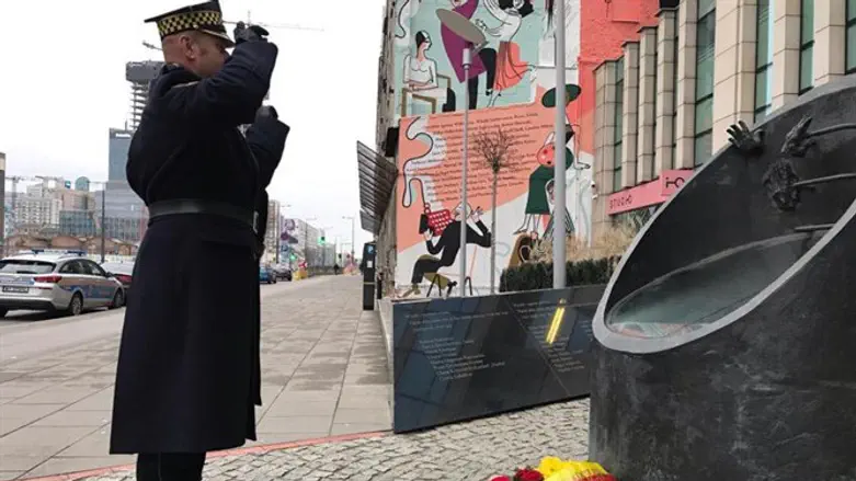 Police in Warsaw honor Simcha Rotem