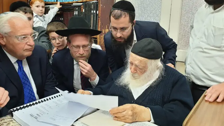 Ambassador Friedman visits Rabbi Chaim Kanievsky