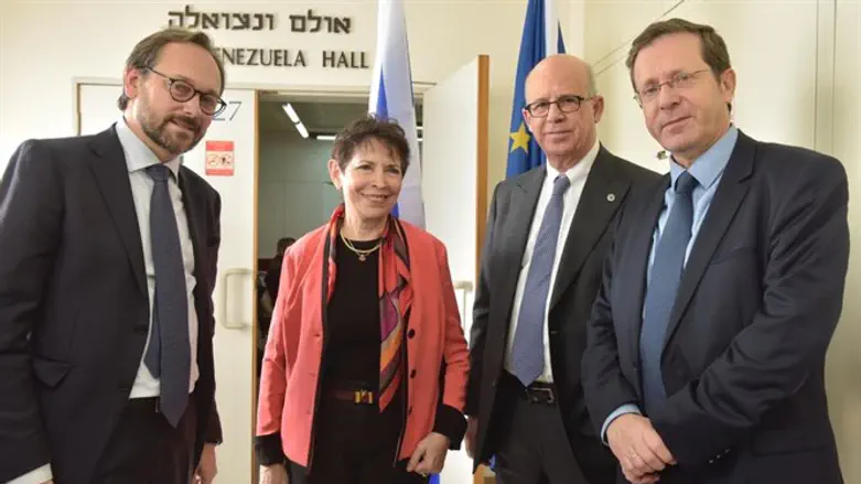 EU Ambassador hosts commemoration of International Holocaust Remembrance Day