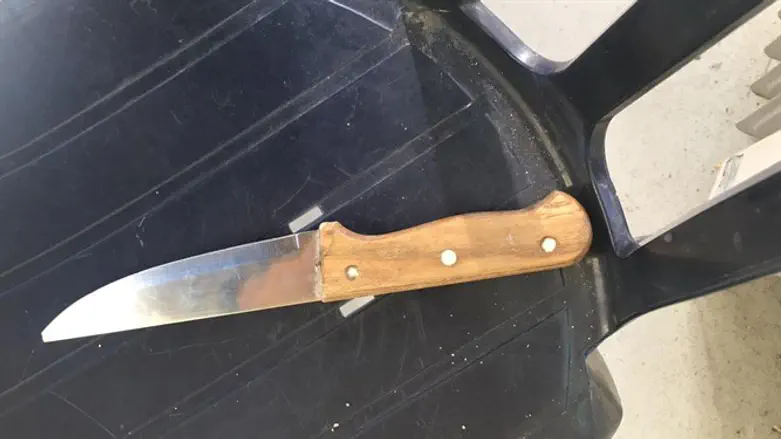 הסכין שנתפסה ברשות המחבל