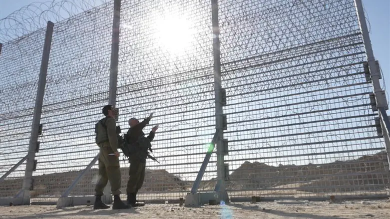 Строительство нового забора на тгранице с сектором Газы