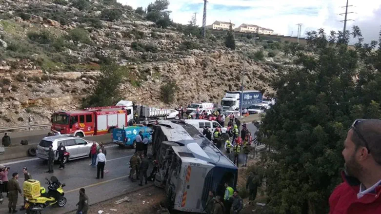 443 bus accident scene