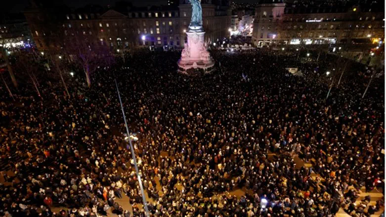 הפגנה נגד אנטישמיות בפריז