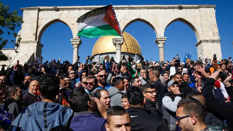 Muslim protest on the Temple Mount