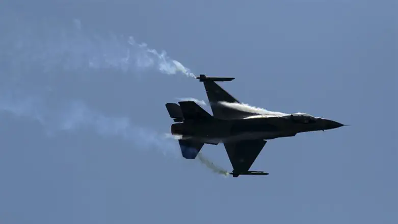 F-16 fighter jet (archive)