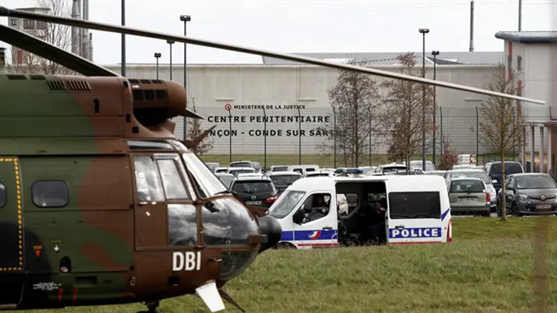 French army units deployed to aid police after Chiolo stabs prison guards