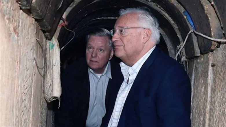 Линдси Грэм и Дэвид Фридман осмотрели туннель ХАМАС