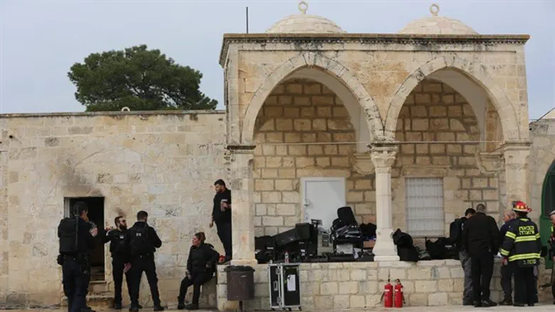Police post hit by firebomb on Temple Mount