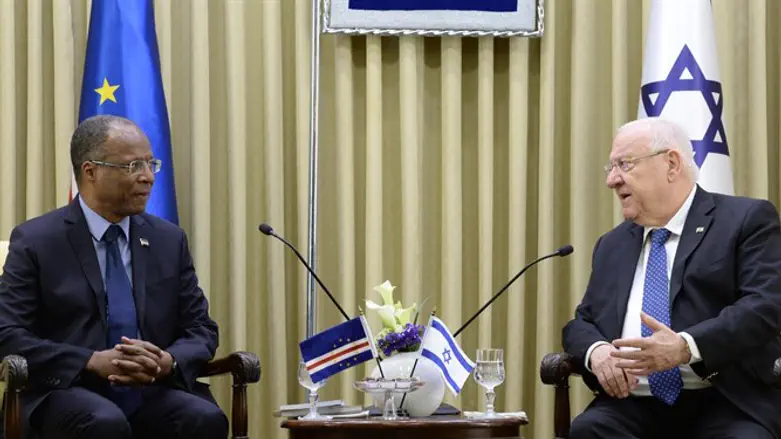 Rivlin with prime minister of Cape Vede