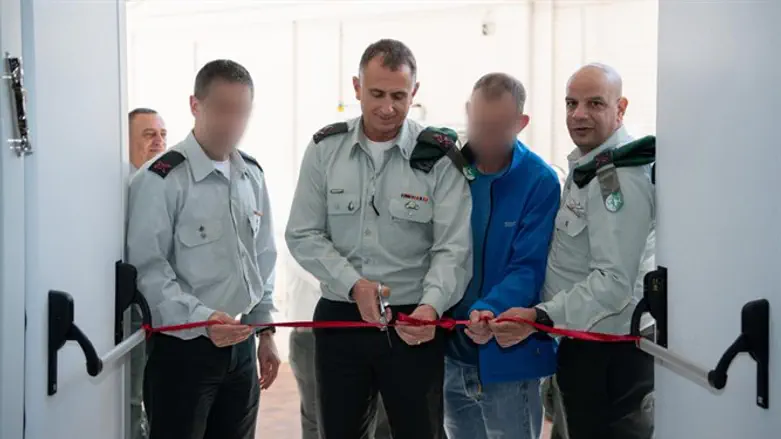 Maj. Gen. Tamir Hayman (center) inaugurates new Targeting Center