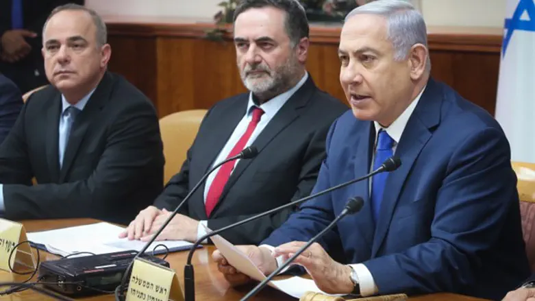 Биньямин Нетаньяху на встрече министров