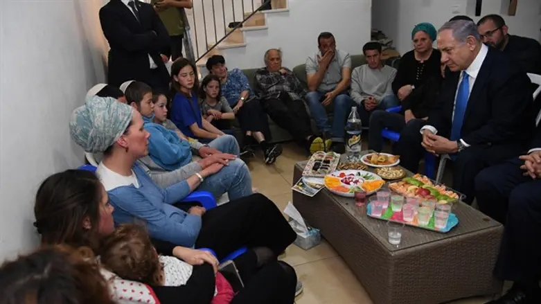 Netanyahu at Ettinger family home