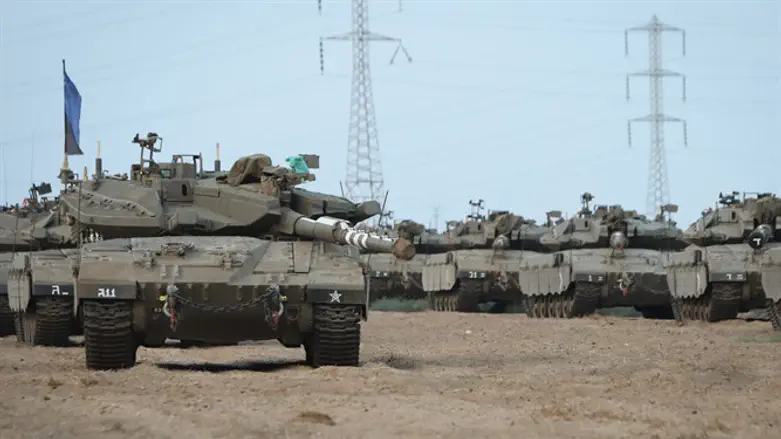 Israeli tanks at Gaza border