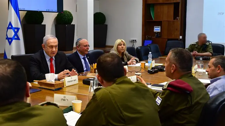 Netanyahu meets senior defense officials
