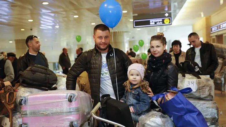 New immigrants arriving at Ben Gurion airport