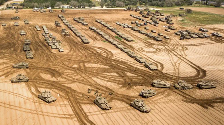 IDF tanks stationed near Israeli Gaza border