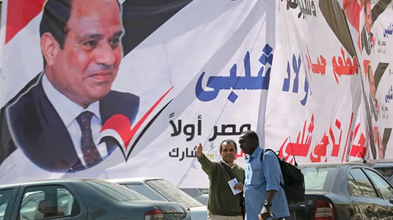 El-Sisi referendum posters