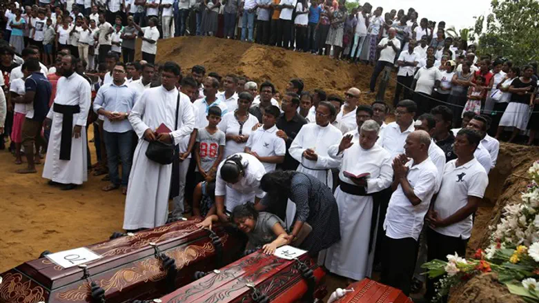 Прощание с погибшими в терактах на Шри-Ланке