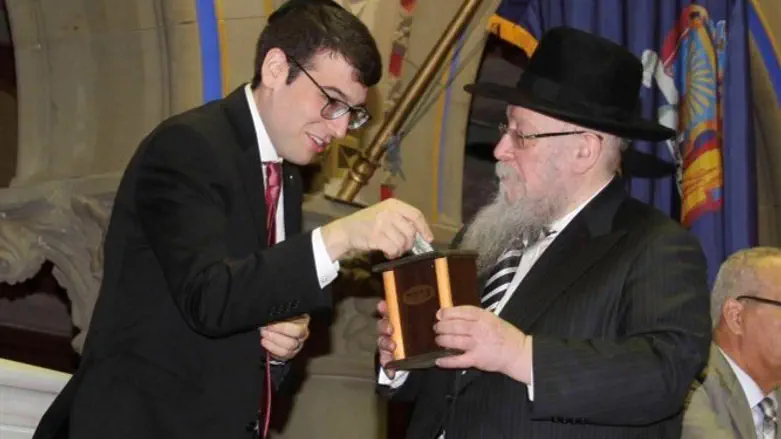 Lining up for tzedakah in state assembly