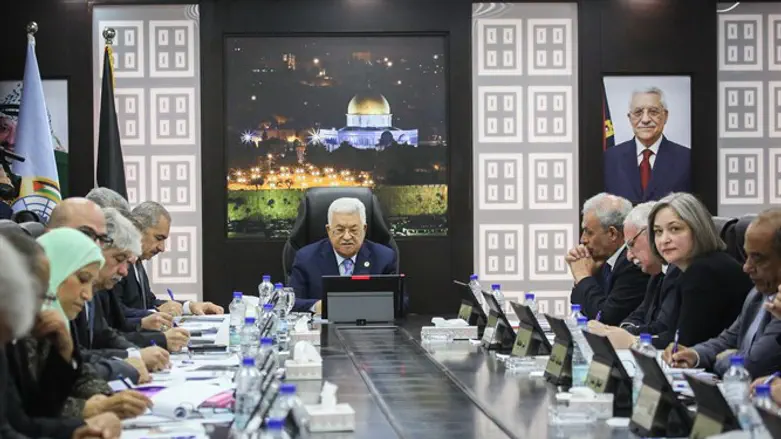 אבו מאזן עם ההנהגה הפלסטינית