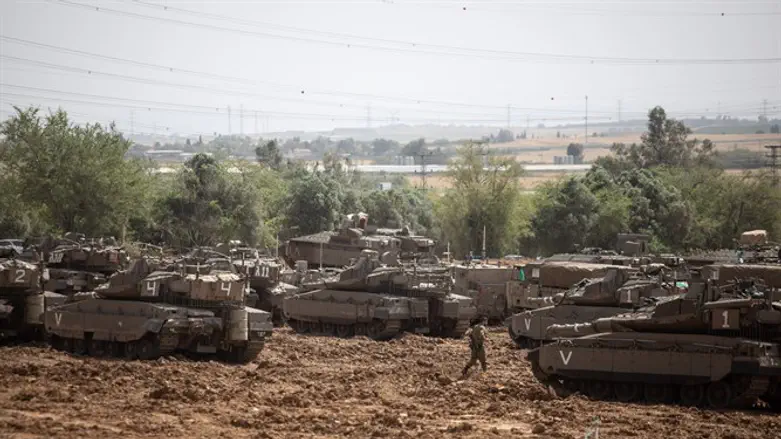 IDF tanks on the Gaza border