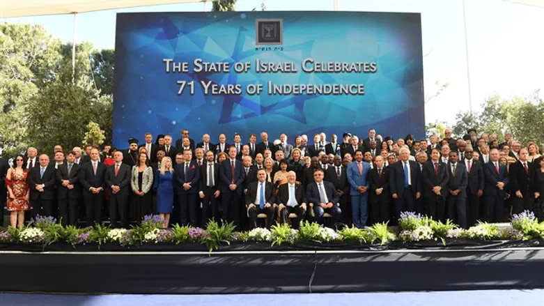 Дипломатический корпус в резиденции президента Израиля
