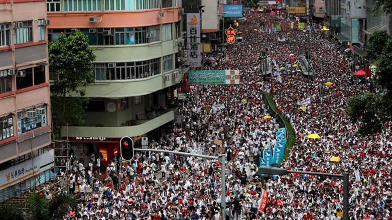 מפגינים בהונג קונג