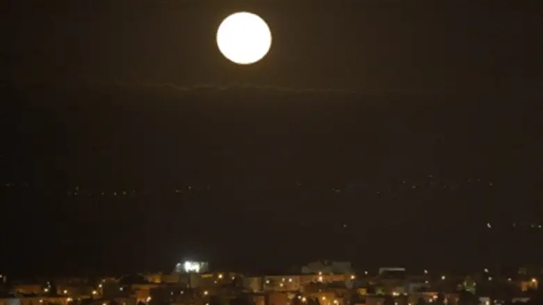 Full moon over Sderot