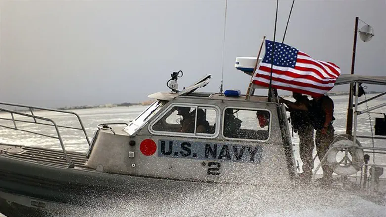 חיל הים האמריקני מפטרל במפרץ הפרסי