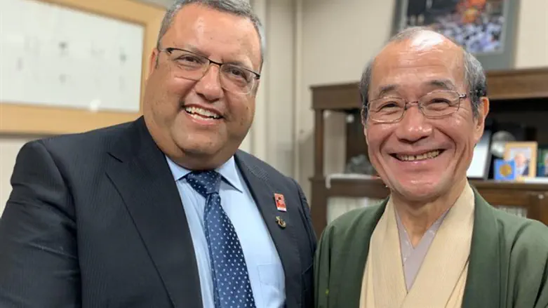 משה ליאון עם ראש עיריית קיוטו
