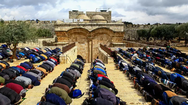 תפילות מוסלמיות בשער הרחמים
