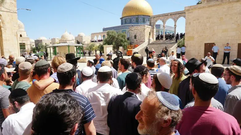 Jews ascend Temple Mount during Tisha B'Av fast