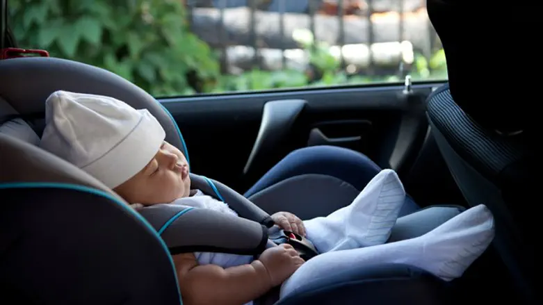 תינוק ברכב, אילוסטרציה