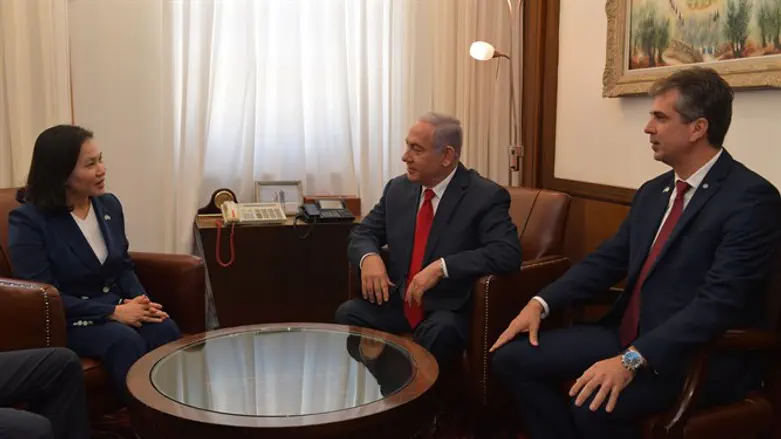 Netanyahu with South Korea's Trade Minister
