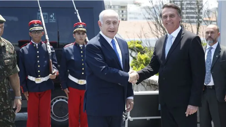 Netanyahu shakes hands with Brazilian President Jair Bolsonaro